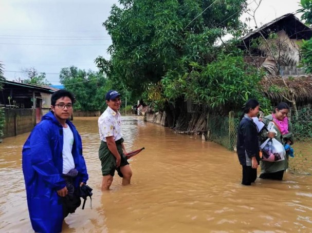 Trócaire partners responding to severe flooding in Han Gan village in Myanmar. U Aung Myo Hein, U Min Tun, May Thuzar Lwin, and Zarchi Shwe. (Photo : ALARM)