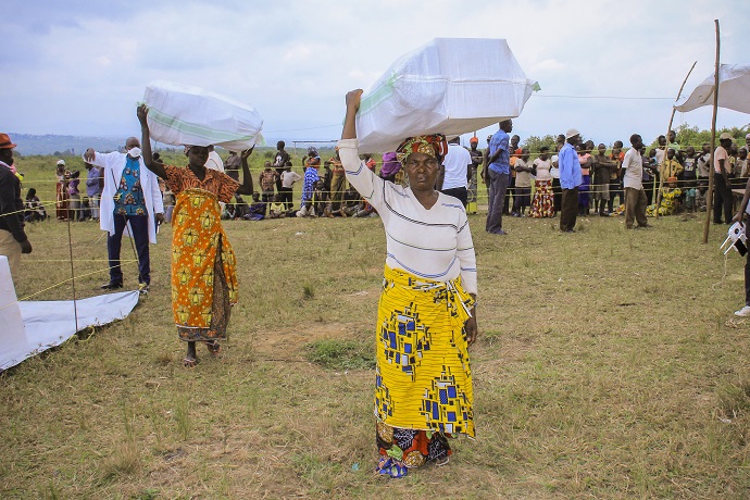 Trócaire partners distributing emergency supplies at Rwampara Health Zone in Ituri province of Eastern DRC.