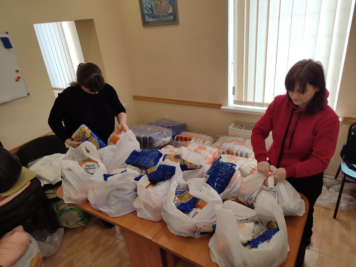 Caritas volunteers packing humanitarian kits in Ukraine. Credit: Caritas 