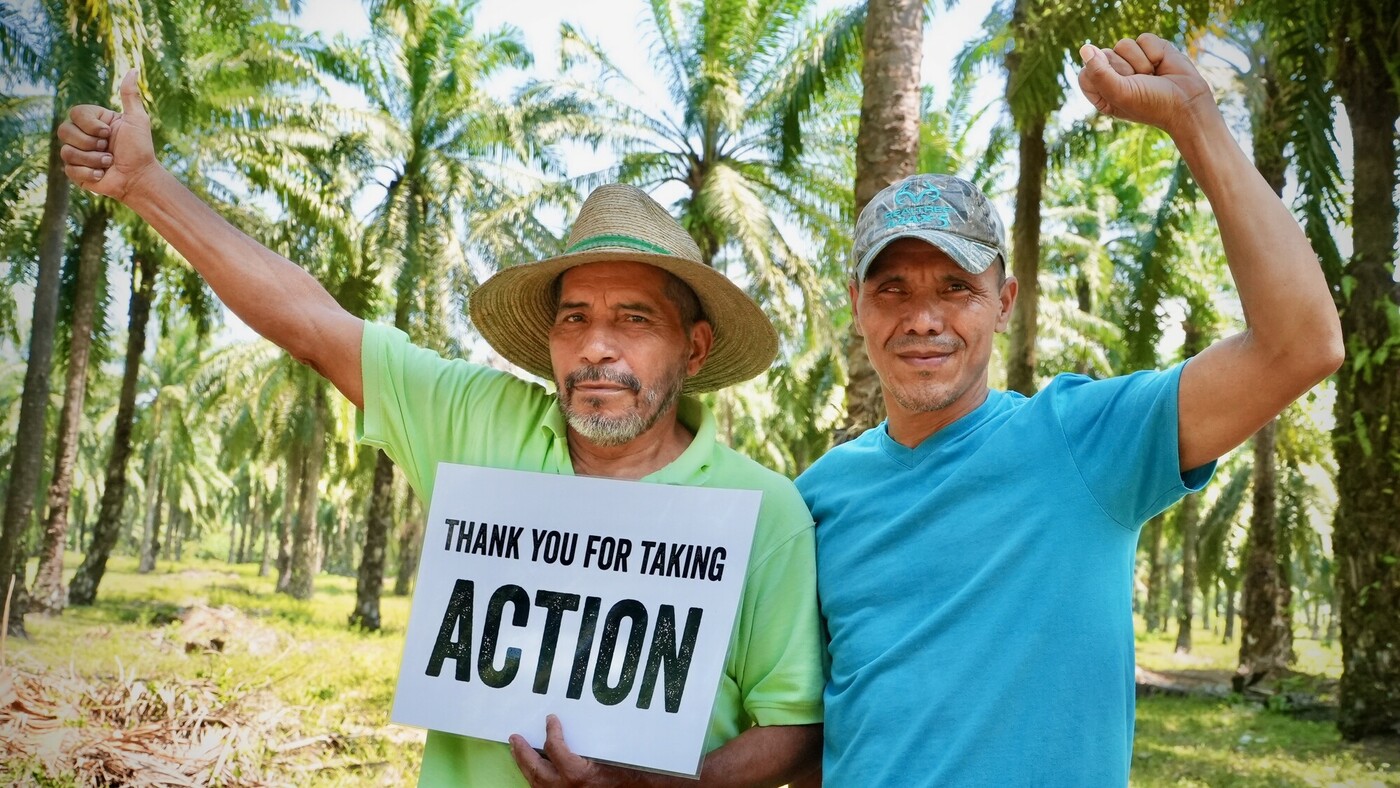 José Chavez (L) and José Cesar Rivas (R) protesting palm trees at their home in the Aguan Valley in Honduras Photo: Gerardo Aguilar/Trócaire